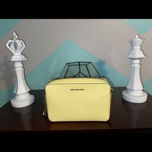 Jet Set Large East West
9.5" W x 6.25" H x 2" D